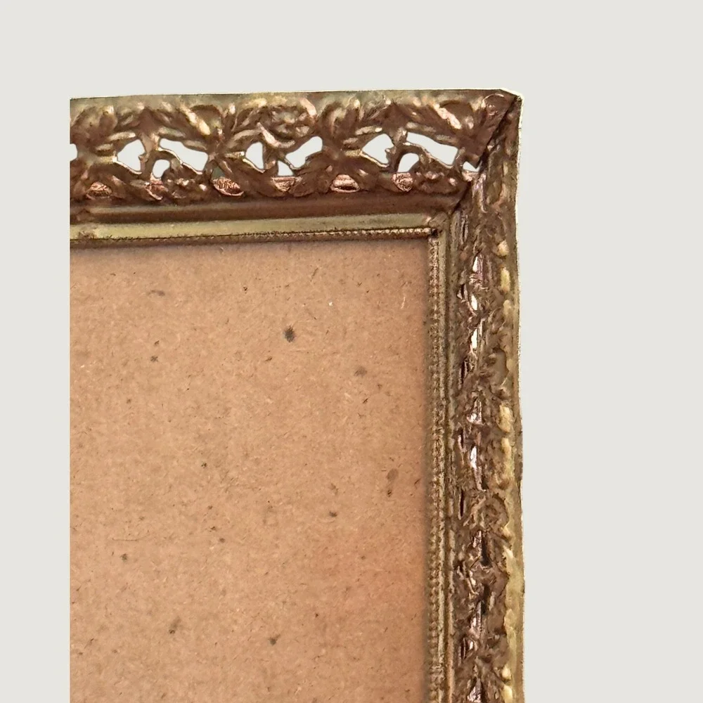 Vintage Gold Filigree Metal Floral Picture Frame Tabletop Wall Mount 5x7